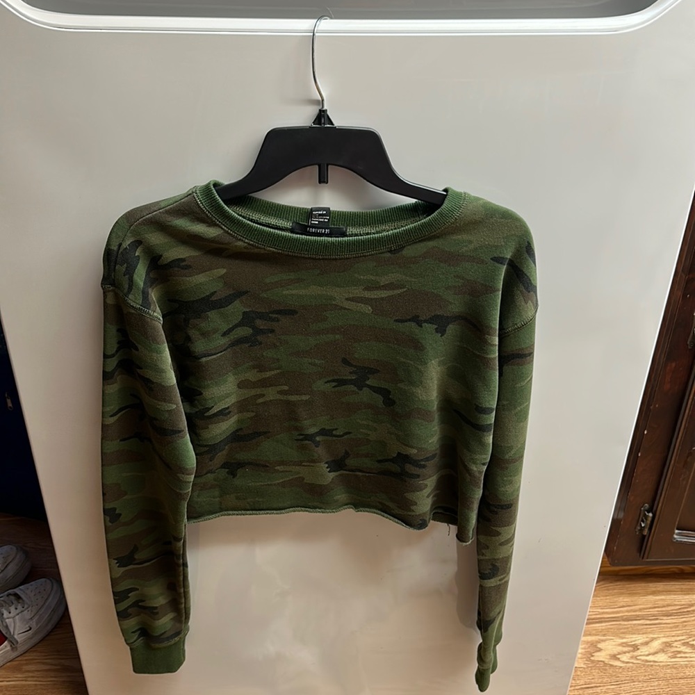 Forever 21 camo crop top